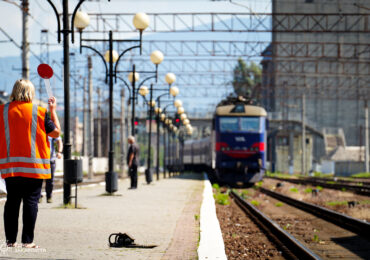 На Закарпатті зустріли черговий евакуаційний потяг