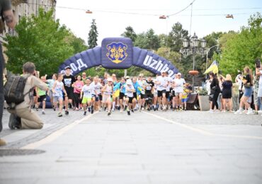 В Ужгороді стартував забіг «Шаную воїнів, біжу за Героїв України»