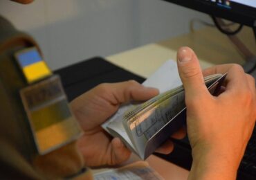 На Закарпатті викрили двох чоловіків, які намагалися перетнути кордон за документами з ознаками підробки