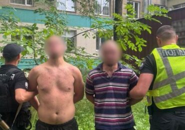 Взято під варту зловмисників, які у стані сп’яніння напали на поліцейського та військовослужбовця у Хусті