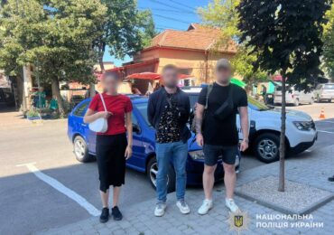Поліцейські затримали зловмисницю, яка переправляла військовозобов’язаних чоловіків у Берегівському районі