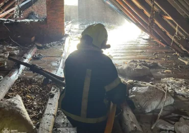 Тячівські рятувальники ліквідували пожежу в житловому будинку