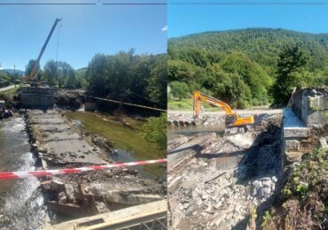 На місці зруйнованого мосту у Закарпатській області у рамках благодійної програми зводять новий
