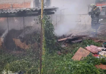 На Хустщині рятувальники ліквідували пожежу у надвірній споруді