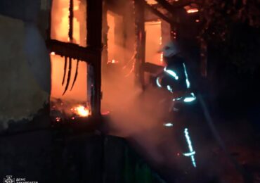 Іршавські та мукачівські рятувальники ліквідували пожежу в житловому будинку