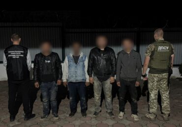 На Закарпатті прикордонники зірвали нічну втечу 10 порушників кордону