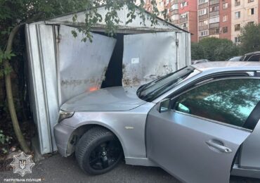 У Мукачеві п'яний водій тікав від патрульних та скоїв ДТП