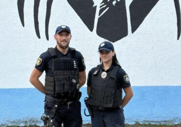 Закарпатські патрульні надали домедичну допомогу чоловікові з сильною кровотечею