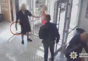 В приміщенні одного з поштових відділень в Ужгороді відвідувач здійснив постріл – поліція затримала підозрюваного
