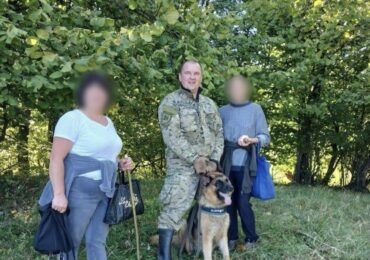 На Рахівщині службовий пес поліцейських допоміг розшукати жінку, яка загубилася в лісі, збираючи гриби