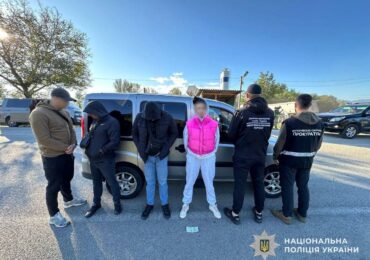 За кордон через Тису: мукачівська поліція затримала переправницю військовозобов’язаних