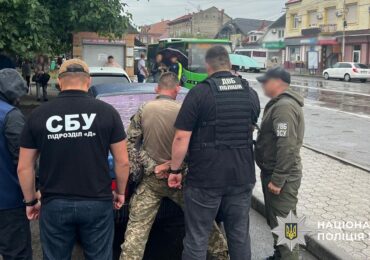 На Закарпатті затримали військового ТЦК, який заробляв на чоловіках призовного віку