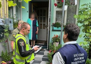 На Хустщині поліцейські викрили екс-голову ЛКК та її підлеглого на отриманні хабарів за продовження групи інвалідності