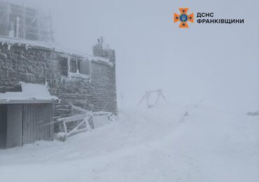 На високогір'ї Карпат температура повітря -5°C