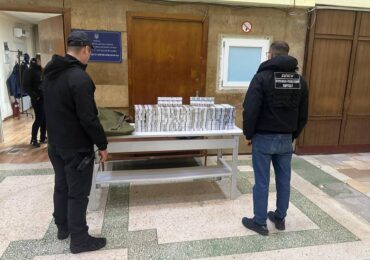 Викрито спробу контрабанди сигарет пасажирським потягом у Чопі
