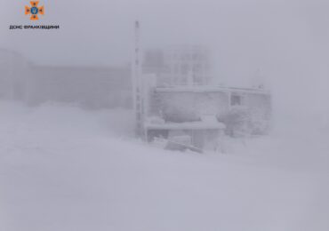 На високогір'ї Карпат температура повітря -5°C