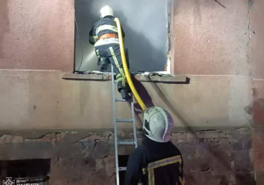 Мукачівські рятувальники ліквідували пожежу у квартирному житловому будинку