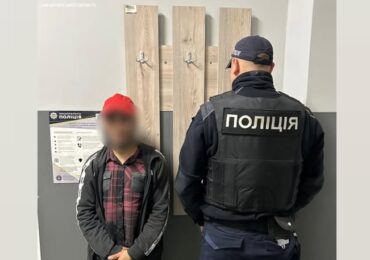 У Мукачеві патрульні затримали чоловіків, причетних до грабежу