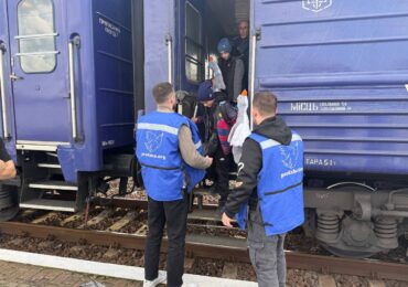 У Мукачеві зустріли евакуйовану родину із Запорізької області