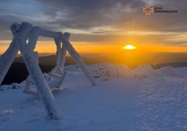 На високогір'ї Карпат штормить: пориви вітру до 25 м/с