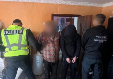 На Закарпатті прикордонники затримали переправника з "клієнтом"