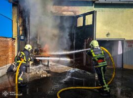 У Мукачеві горіло гаражне приміщення