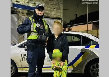 У Мукачеві вночі виявили малолітніх дітей без нагляду матері