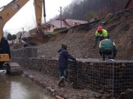 На Тячівщині відновлюють дорогу, зруйновану осіннім паводком