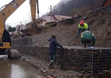 На Тячівщині відновлюють дорогу, зруйновану осіннім паводком
