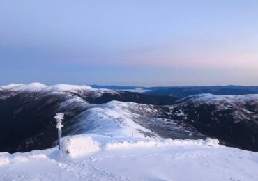 На високогір'ї Карпат температура повітря -5°C