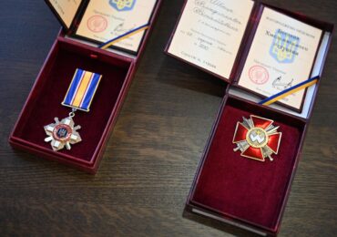 В Ужгороді родинам двох полеглих захисників вручили державні нагороди