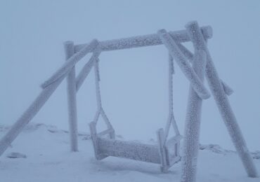 На високогір'ї Карпат температура повітря -5°C