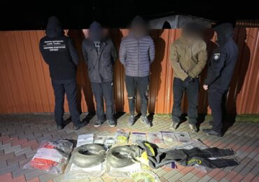 Двох «водолазів» та їхнього «інструктора» затримали поблизу кордону з Румунією