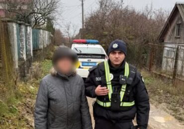 В Ужгороді патрульні допомогли розгубленій жінці повернутися додому