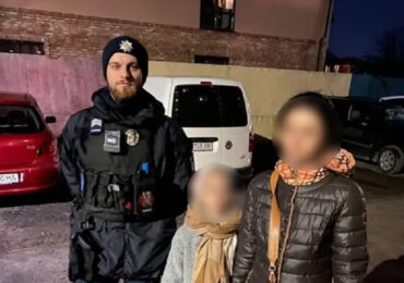 В Ужгороді патрульні допомогли дівчинці, яка опинилася у складній ситуації