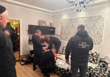 На Закарпатті правоохоронці викрили канал незаконного переправлення осіб через кордон
