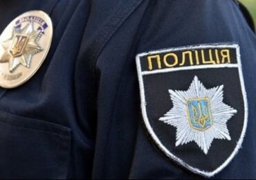 Поліцейські Ужгорода встановили підлітків, які розважалися на даху багатоповерхівки