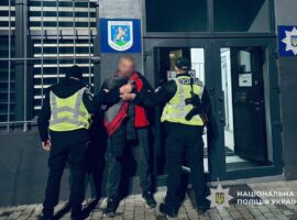 Повідомив про «бомбу» у рюкзаку: поліція Берегівщини затримала зловмисника за неправдиве інформування про загрозу