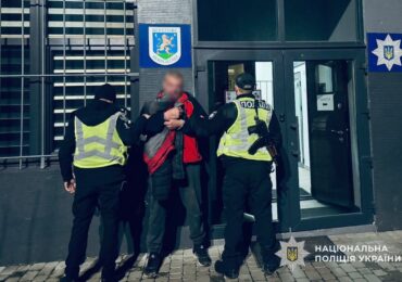 Повідомив про «бомбу» у рюкзаку: поліція Берегівщини затримала зловмисника за неправдиве інформування про загрозу