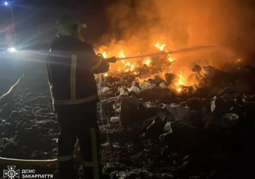 У Рахові ліквідували пожежу на території сміттєзвалища