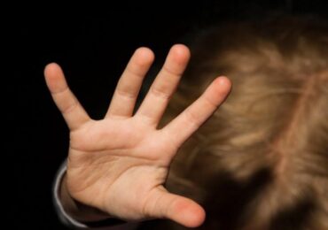 На Ужгородщині суд підтвердив вину матері за побиття 4-річного сина завдяки свідченням 13-річної дівчинки