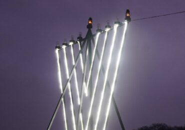 Урочисте запалення ханукальних свічок та великої Менори відбулося в Ужгороді