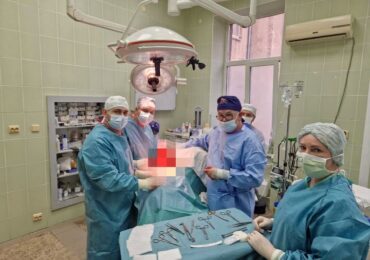 У Закарпатській обласній лікарні виконали складну операцію пораненому військовому