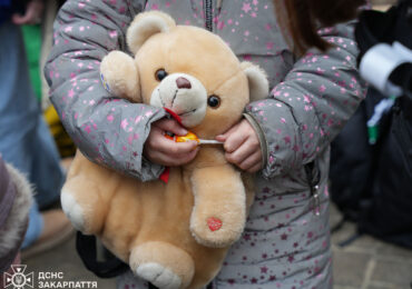 Рятувальники зустріли евакуаційний потяг із Дніпропетровщини