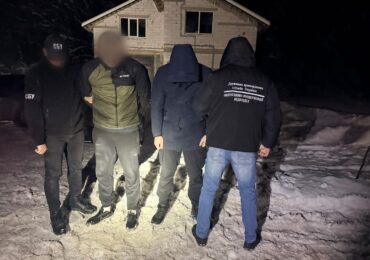 Правоохоронці заскочили на гарячому закарпатця, який збирався «викупати» у Тисі свого клієнта