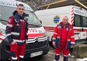 На Закарпатті медики «швидкої» прийняли пологи вдома