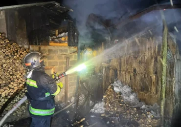 Рятувальники Хустщини запобігли поширенню полум’я на житловий будинок та надвірну споруду