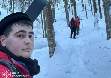 Гірські рятувальники знайшли лижника, який заблукав у горах на Рахівщині