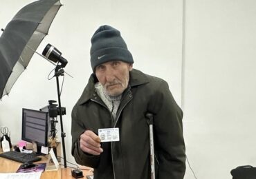 На Закарпатті 68-річний чоловік уперше оформив паспорт
