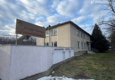 На Закарпатті ВПО живе в холоді та платить комунальні за МТП через відмову громади